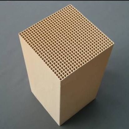 ตัวเร่งปฏิกิริยาการปล่อยมลพิษรถยนต์ตัวกรองรังผึ้งเซรามิก Oval Pellet Square ISO14001